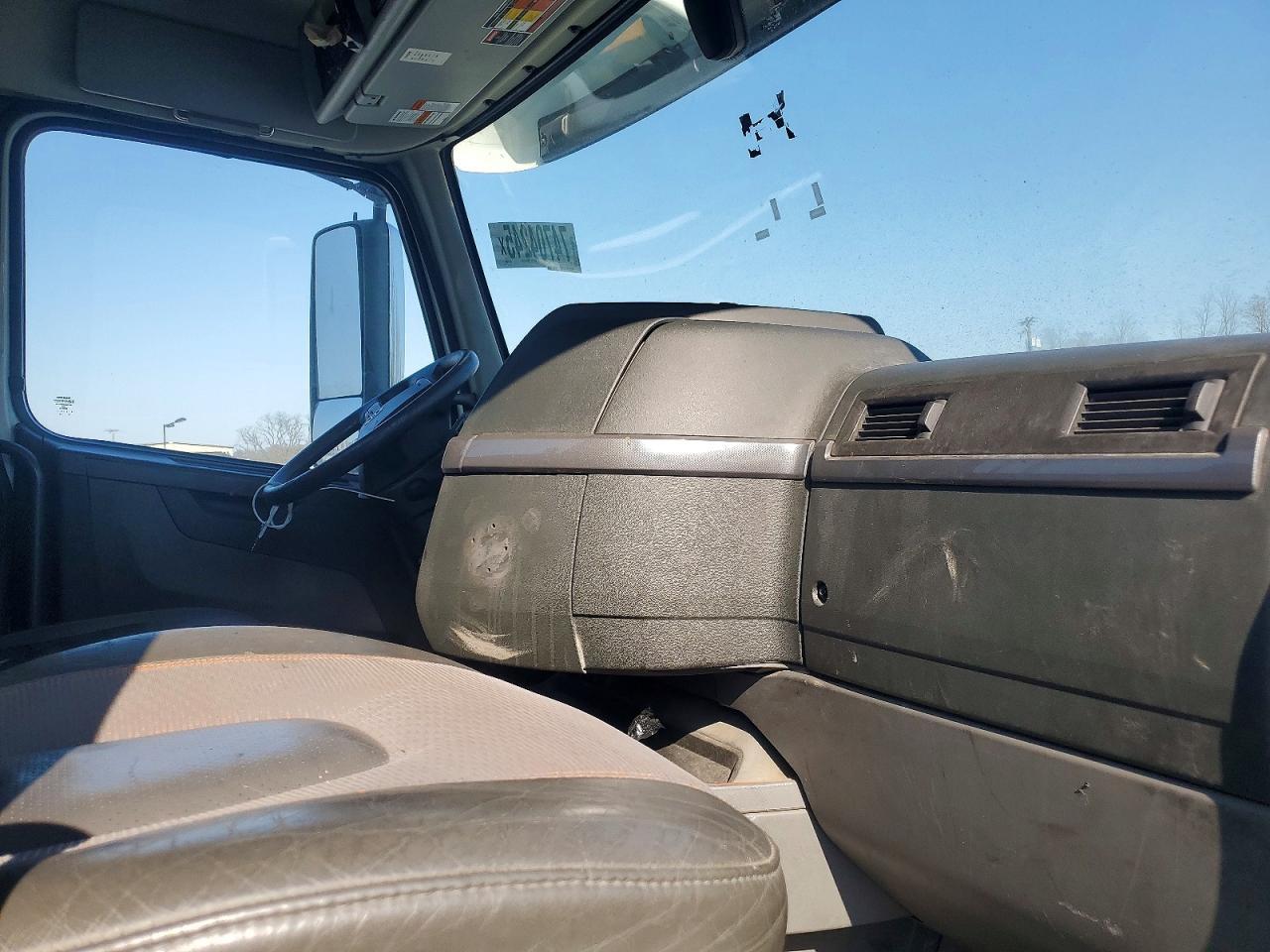 2020 Volvo VNR Semi Truck
