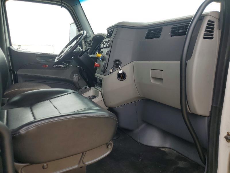 2017 Peterbilt 579 Semi Truck