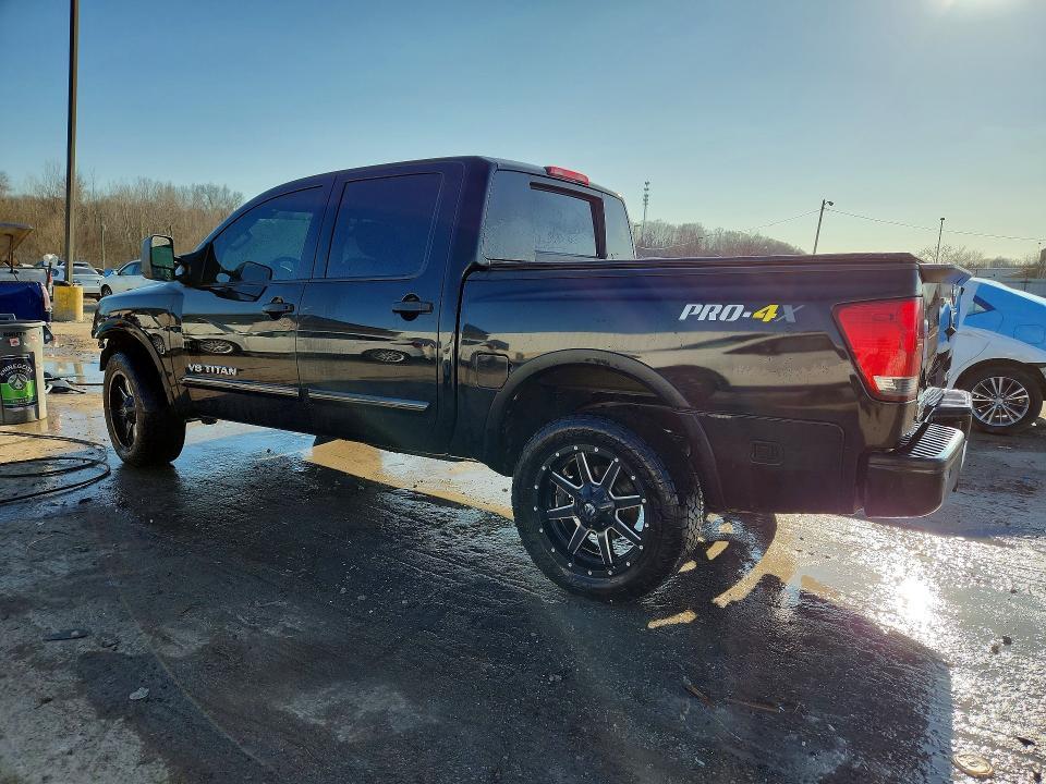 2013 Nissan Titan SV