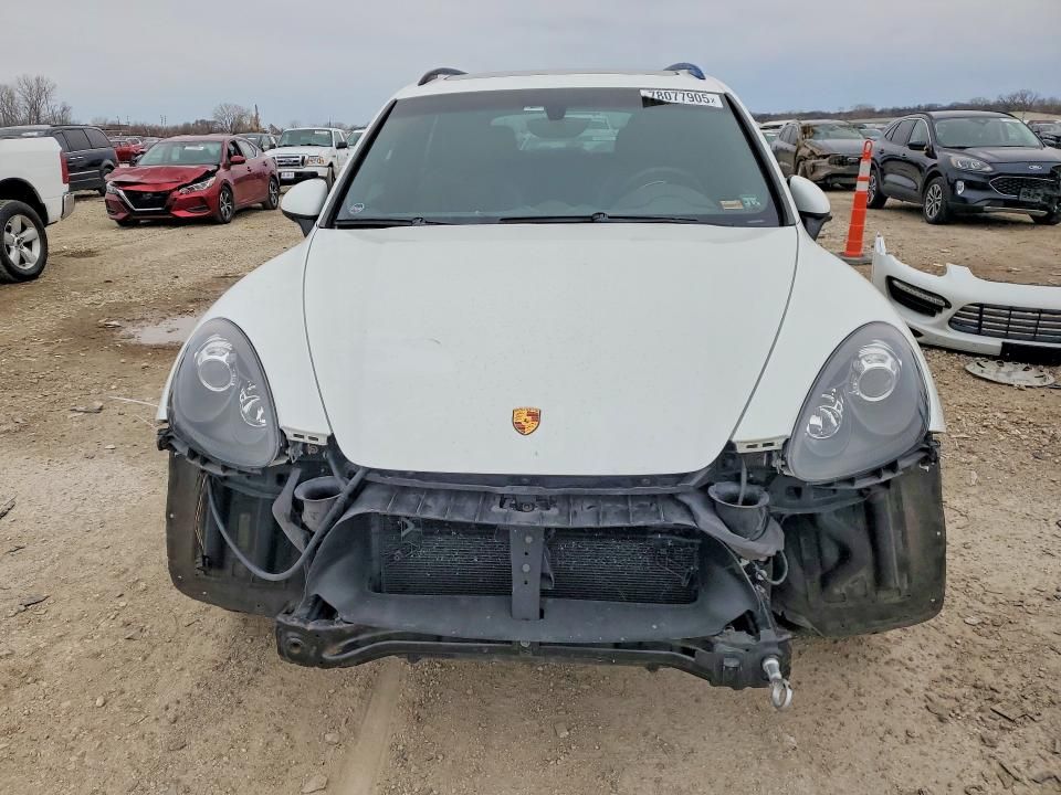 2013 Porsche Cayenne gts