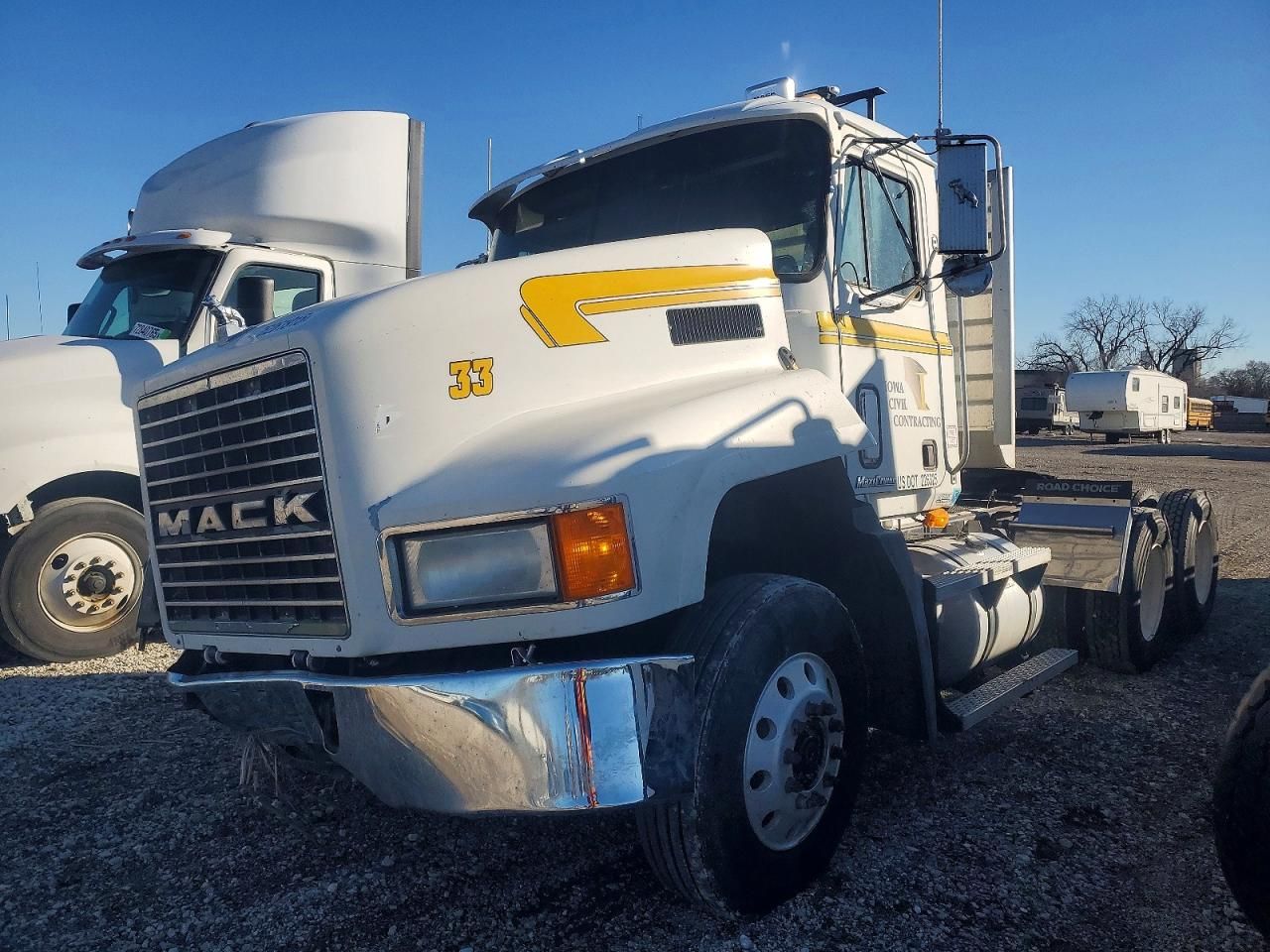 2000 Mack 600 CH600
