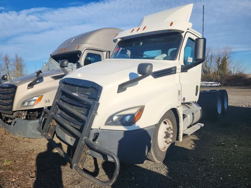 2020 Freightliner Cascadia 126 Semi Truck