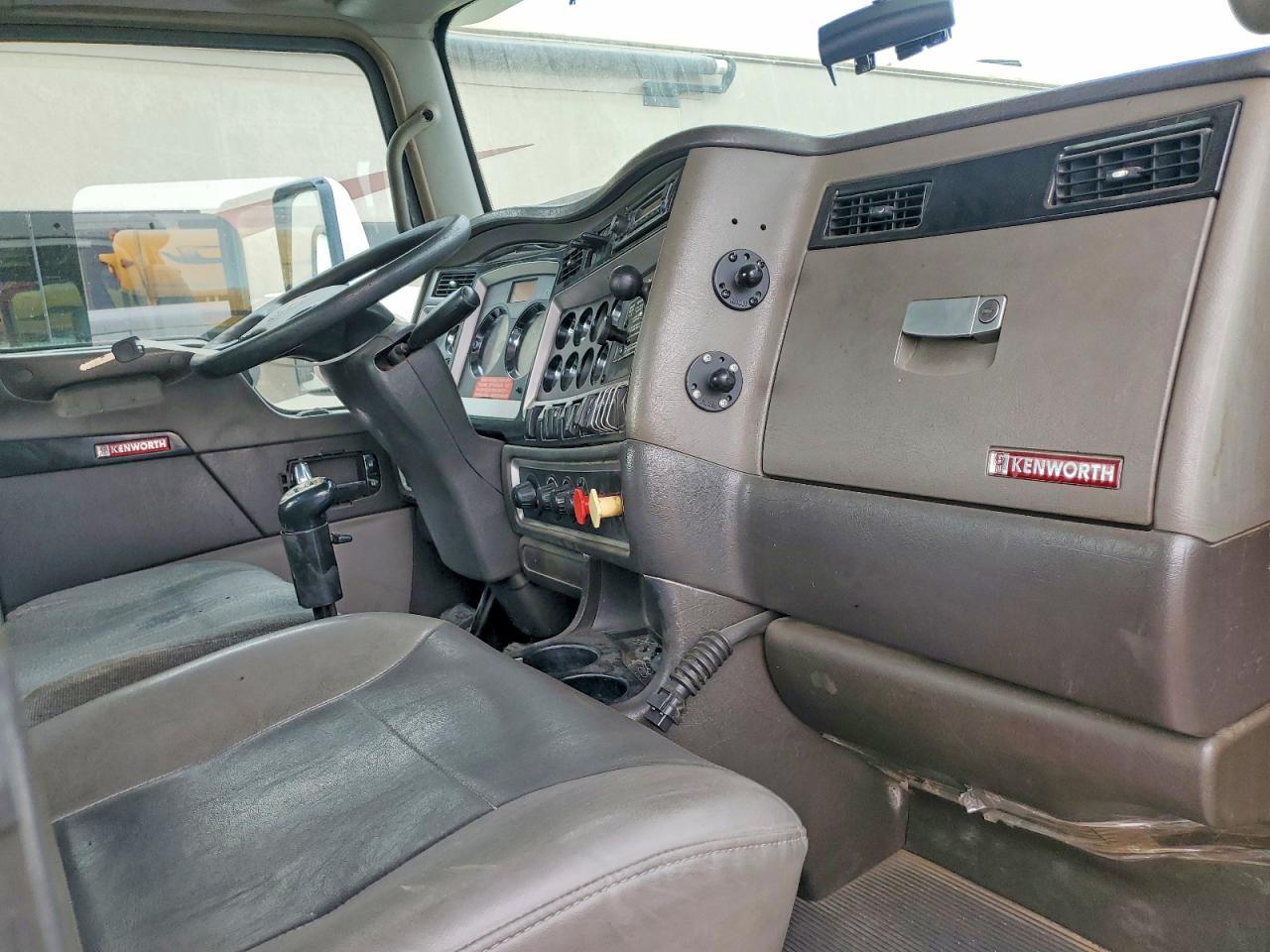 2012 Kenworth T660 Semi Truck
