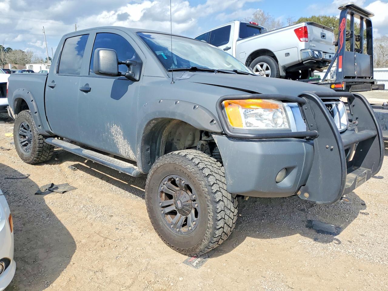 2013 Nissan Titan SV