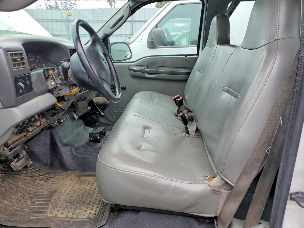 2003 Ford F250 Super Duty Flatbed Truck