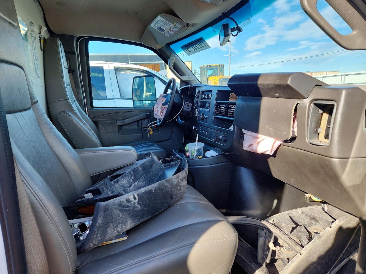 2023 GMC Savana BOX Truck