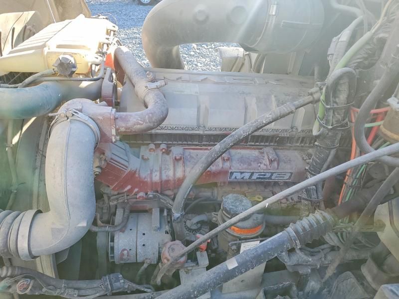 2015 Mack CXU613 Semi Truck