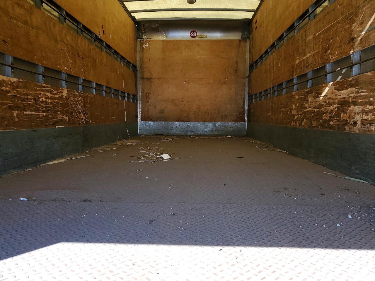 2014 Isuzu NRR BOX Truck