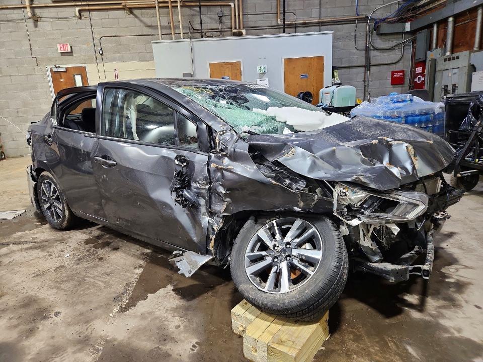 2024 Nissan Versa sv