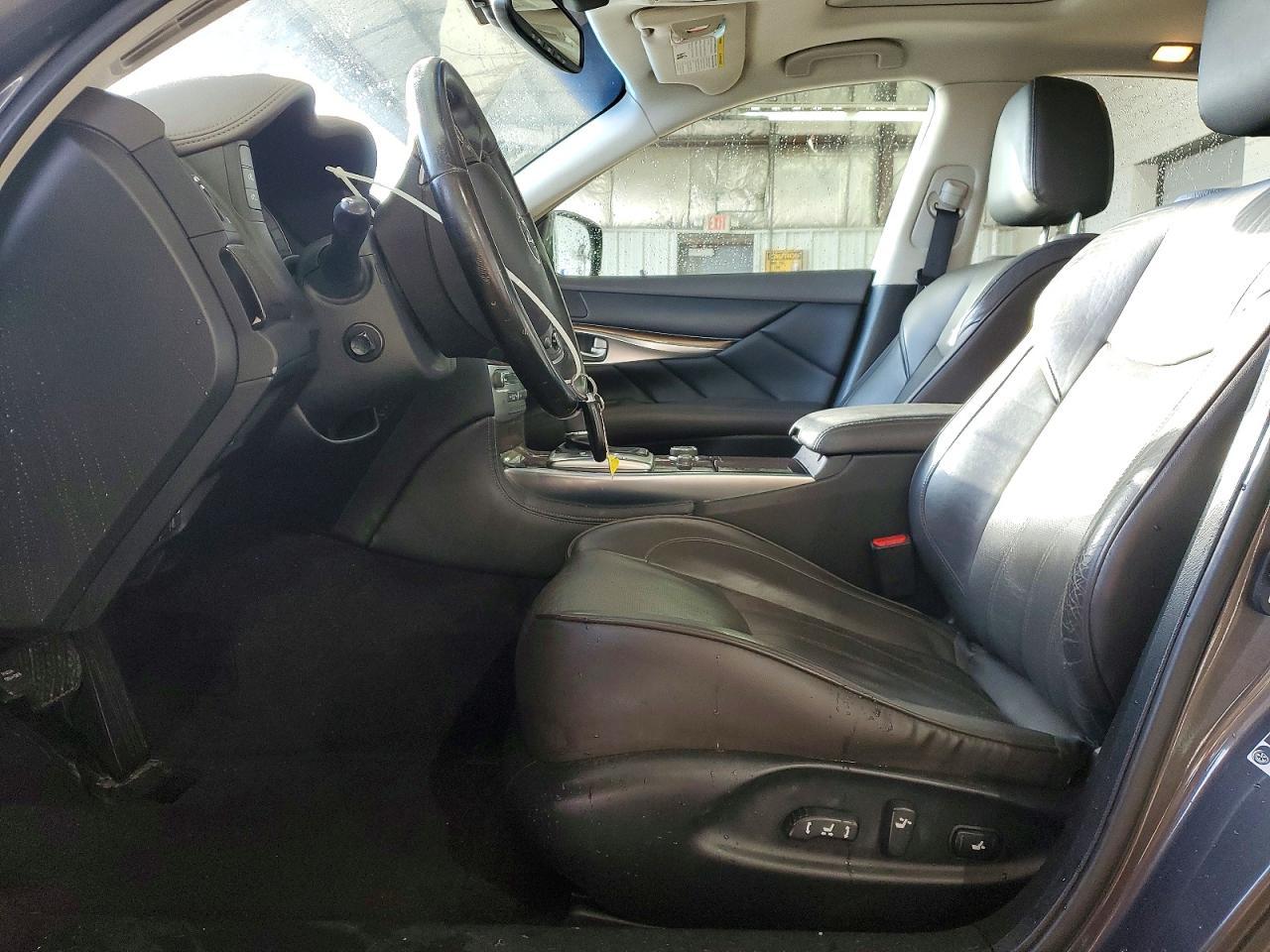 2012 Infiniti M37