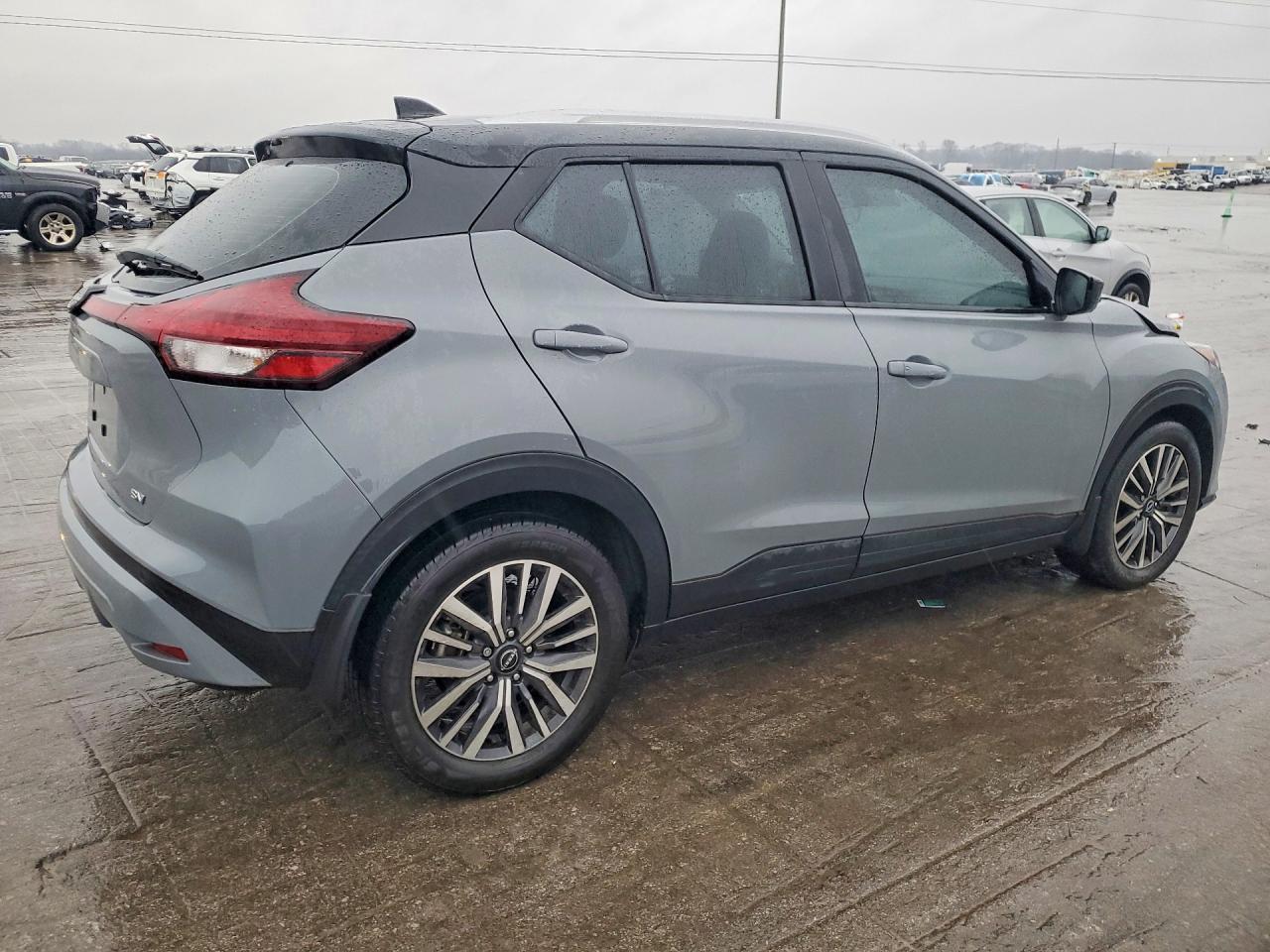2022 Nissan Kicks sv
