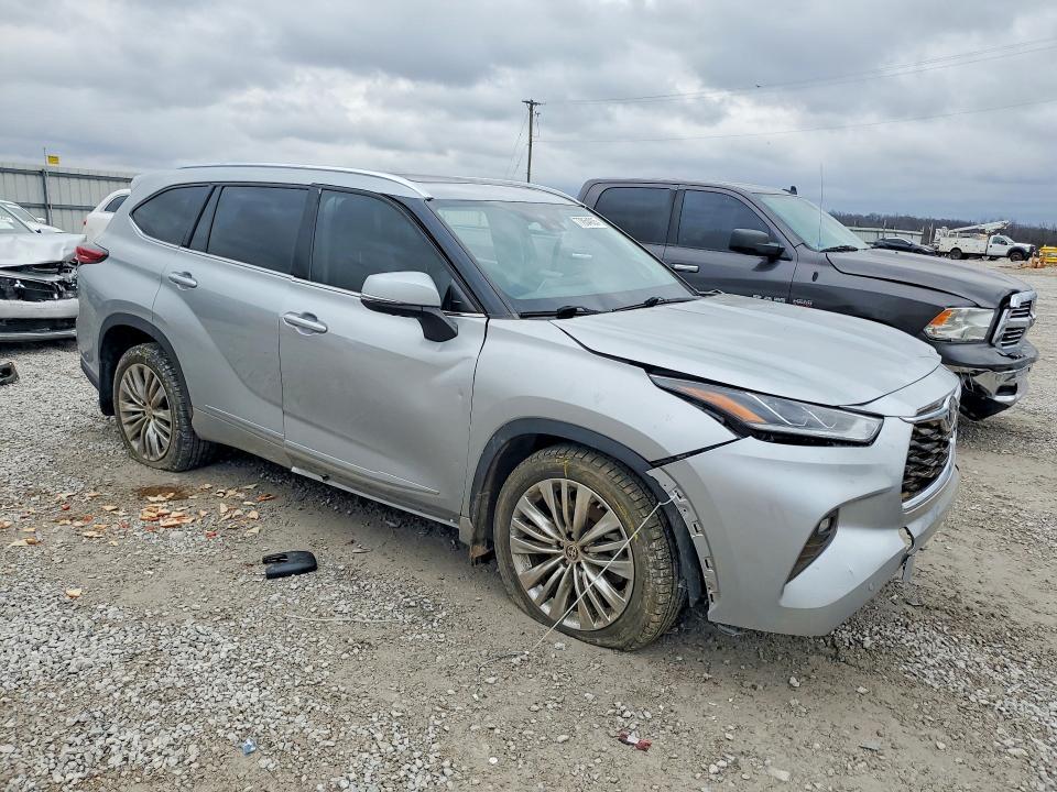 2022 Toyota Highlander Platinum