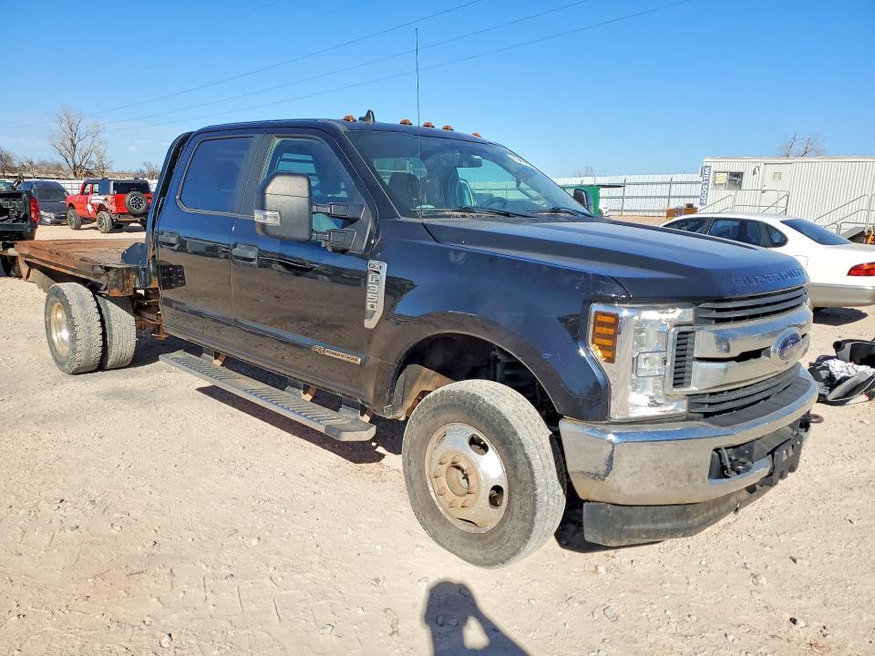 2019 Ford F350 Super Duty Flatbed Truck