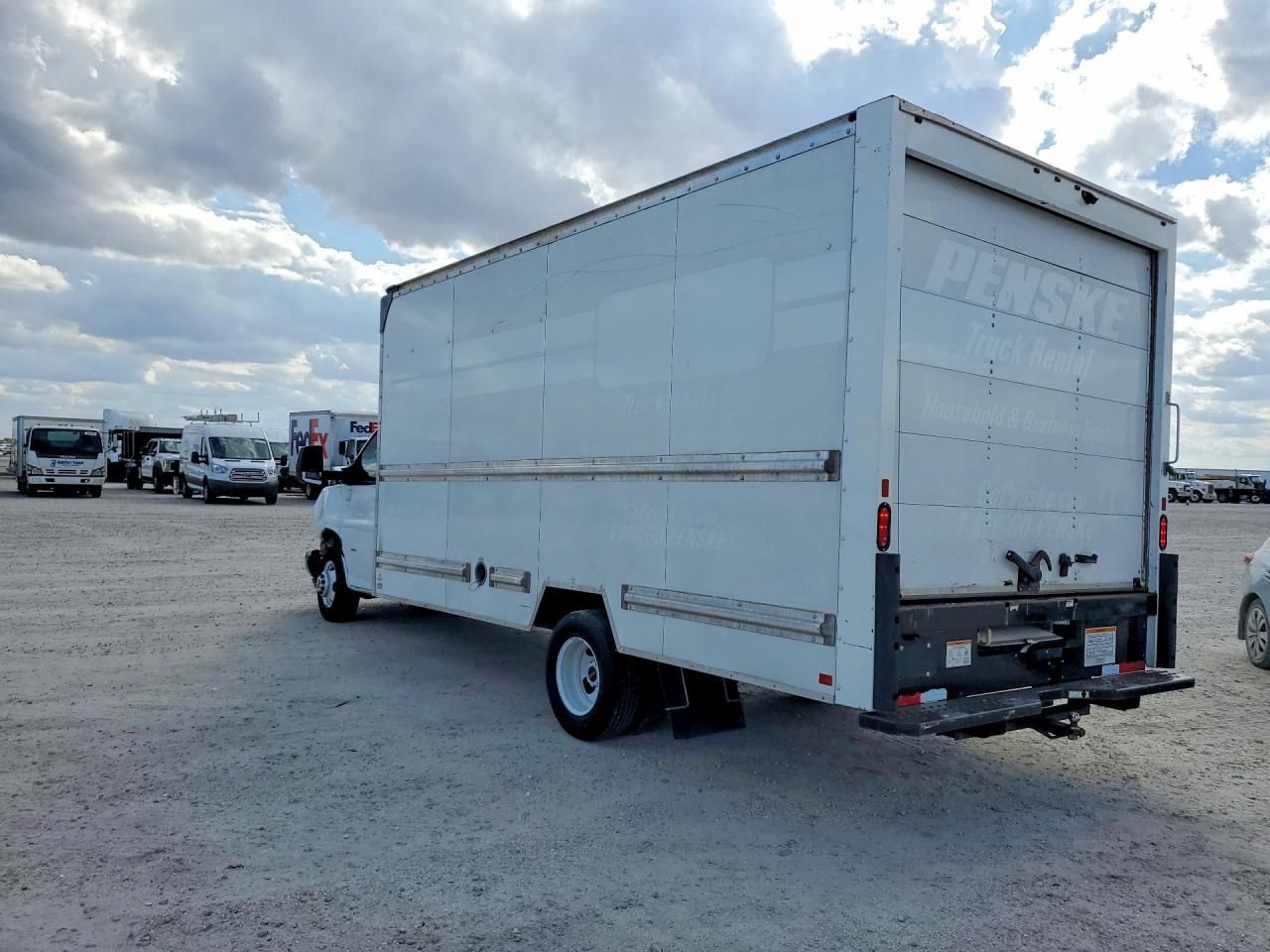 2021 GMC Savana CUT-BOX Truck