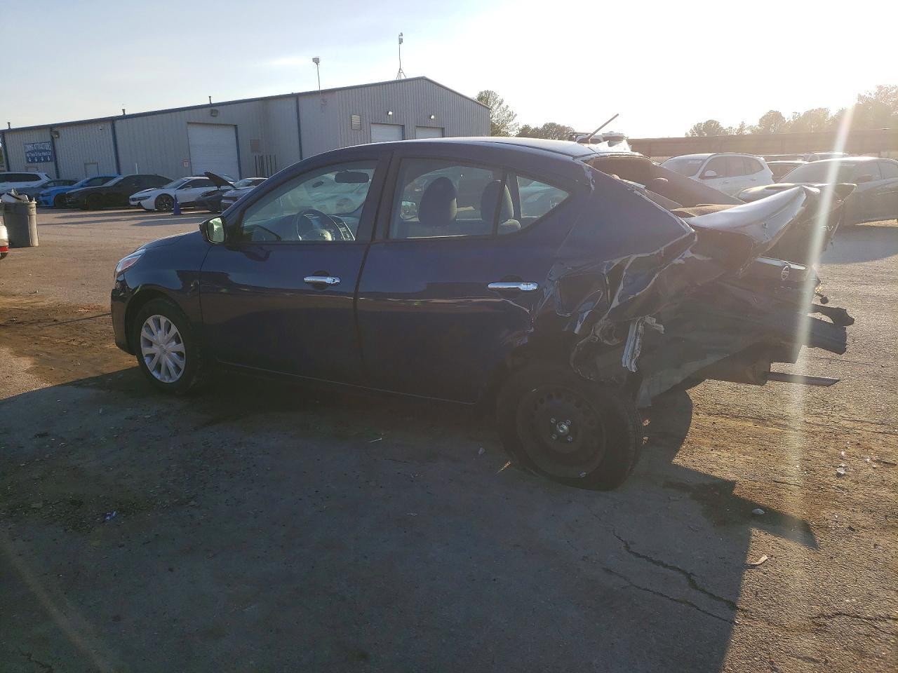 2018 Niss Versa s
