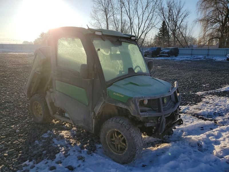 2024 John Deere XUV835R Utility Vehicle
