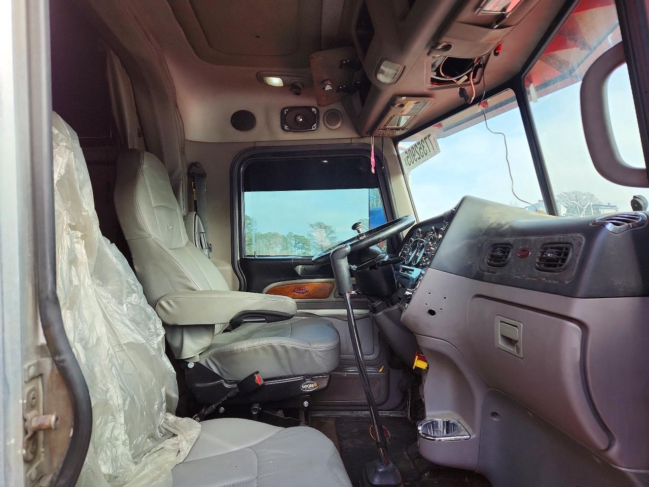 2010 Peterbilt 386 Semi Truck