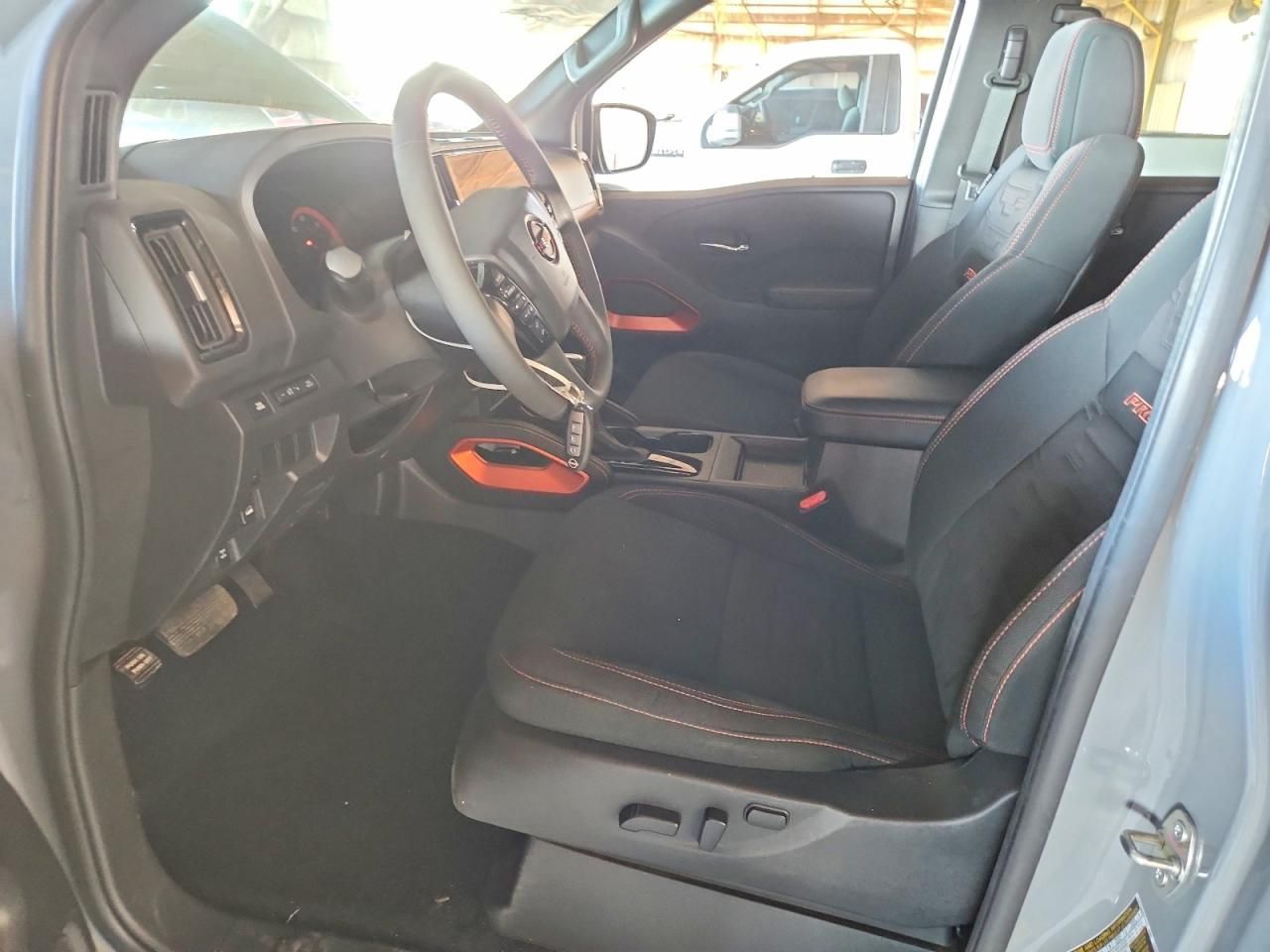 2025 Nissan Frontier s