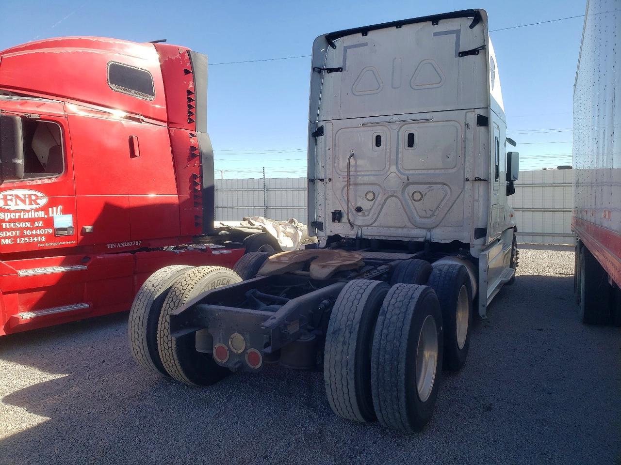 2018 Freigliner 2018 Freightliner Cascadia 125 Semi Truck