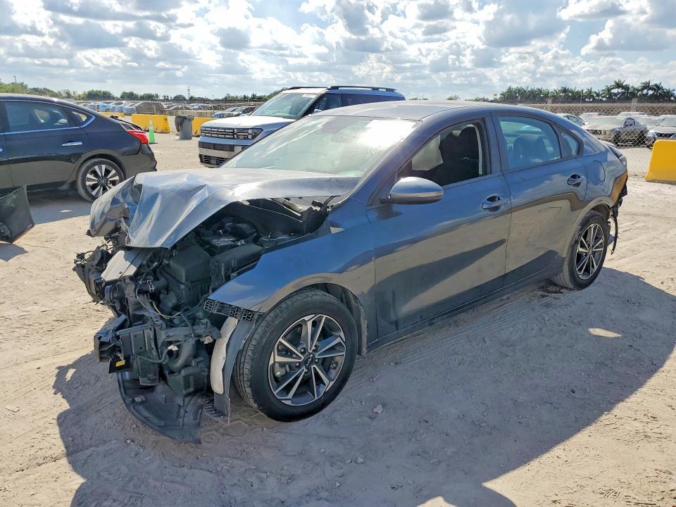 2023 KIA Forte lx