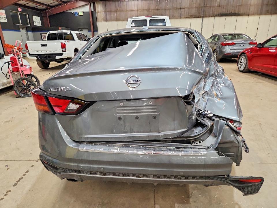 2020 Niss Altima 2.5 sr