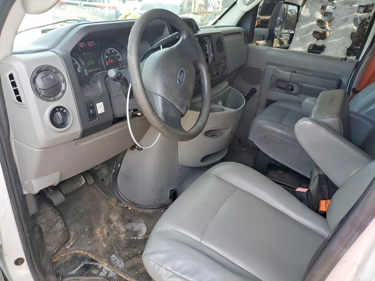 2016 Ford Econoline E350 Super Duty Cutaway Van