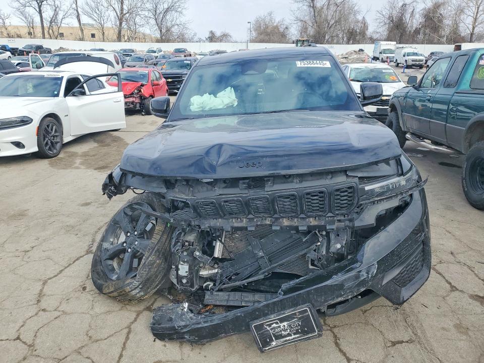 2025 Jeep Grand Cherokee Laredo