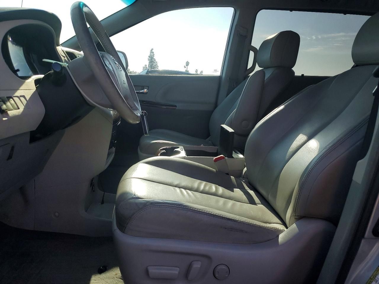 2013 Toyota Sienna xle