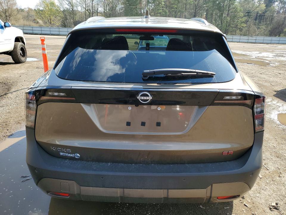 2025 Nissan Kicks sr