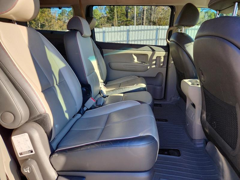 2018 KIA Sedona lx