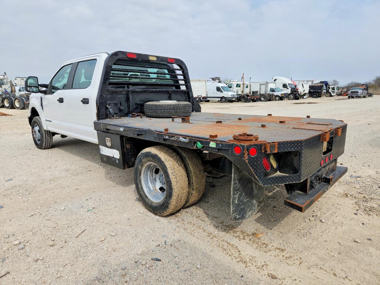 2017 Ford F350 Super Duty Flatbed Truck