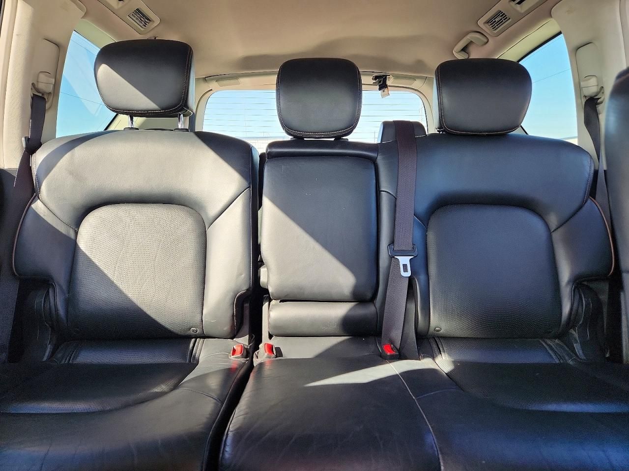 2017 Nissan Armada sv