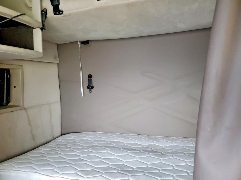 2016 Volv O VNL Semi Truck