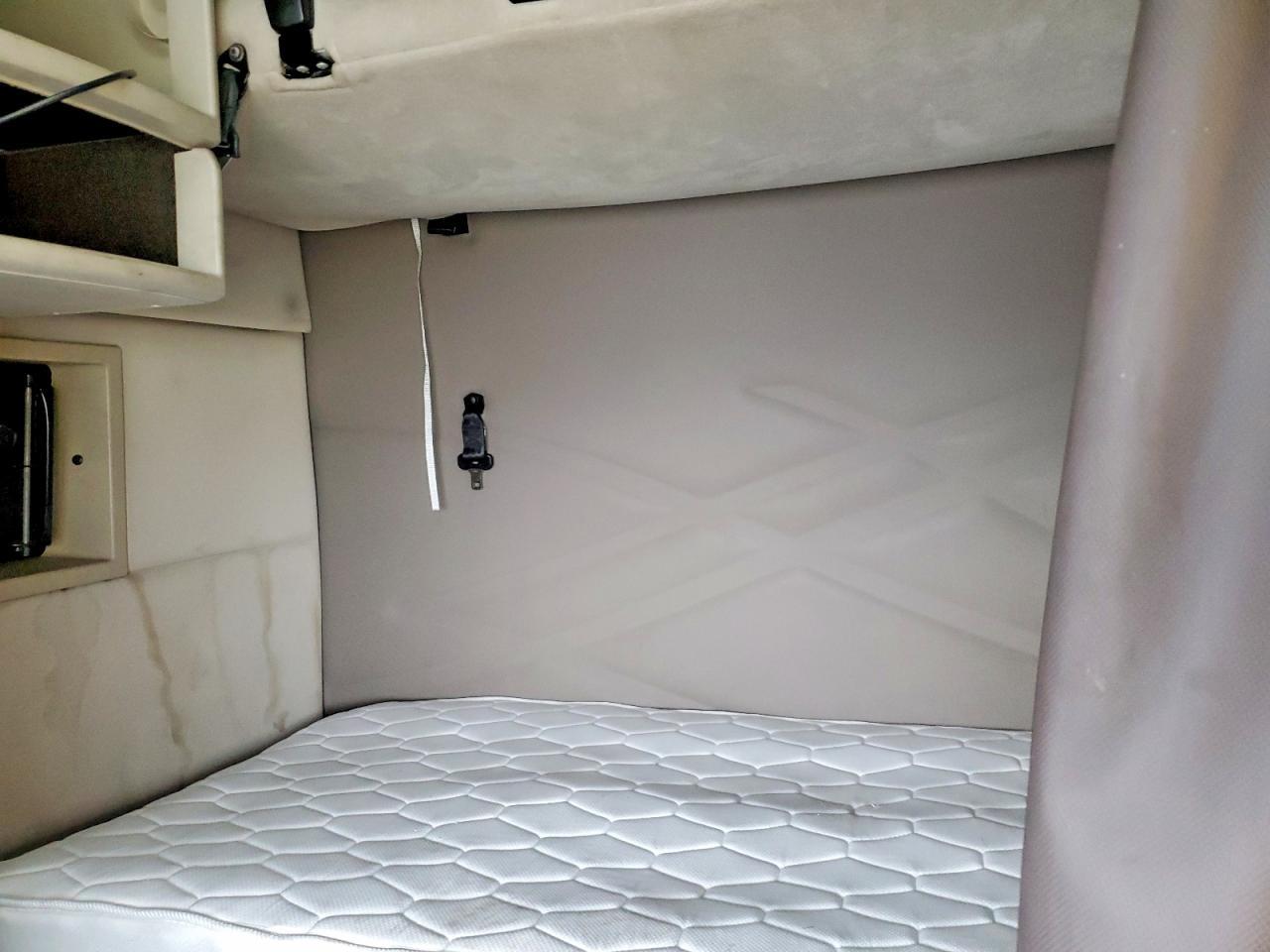 2016 Volv O VNL Semi Truck