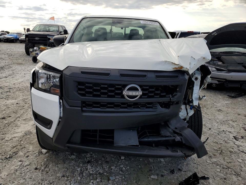 2025 Nissan Frontier s