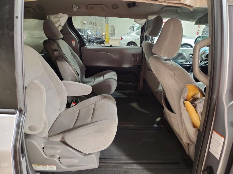 2015 Toyota Sienna le 8-passenger