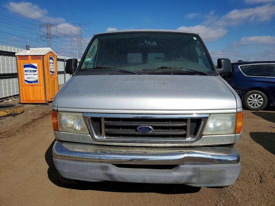 2004 Ford Econoline E350 Super Duty Wagon