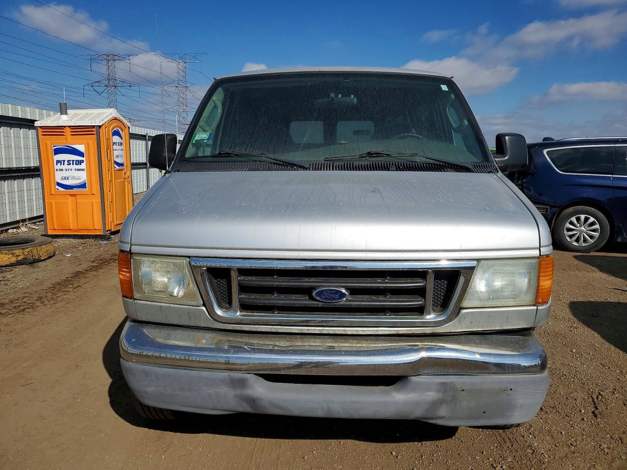 2004 Ford Econoline E350 Super Duty Wagon