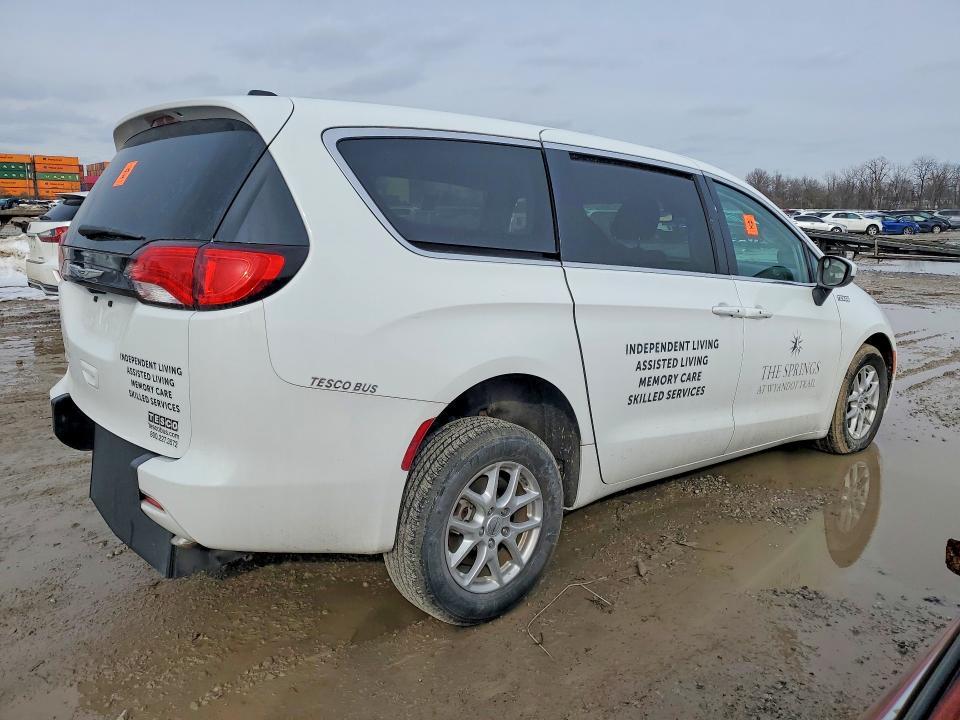 2023 Chrysler Voyager lx