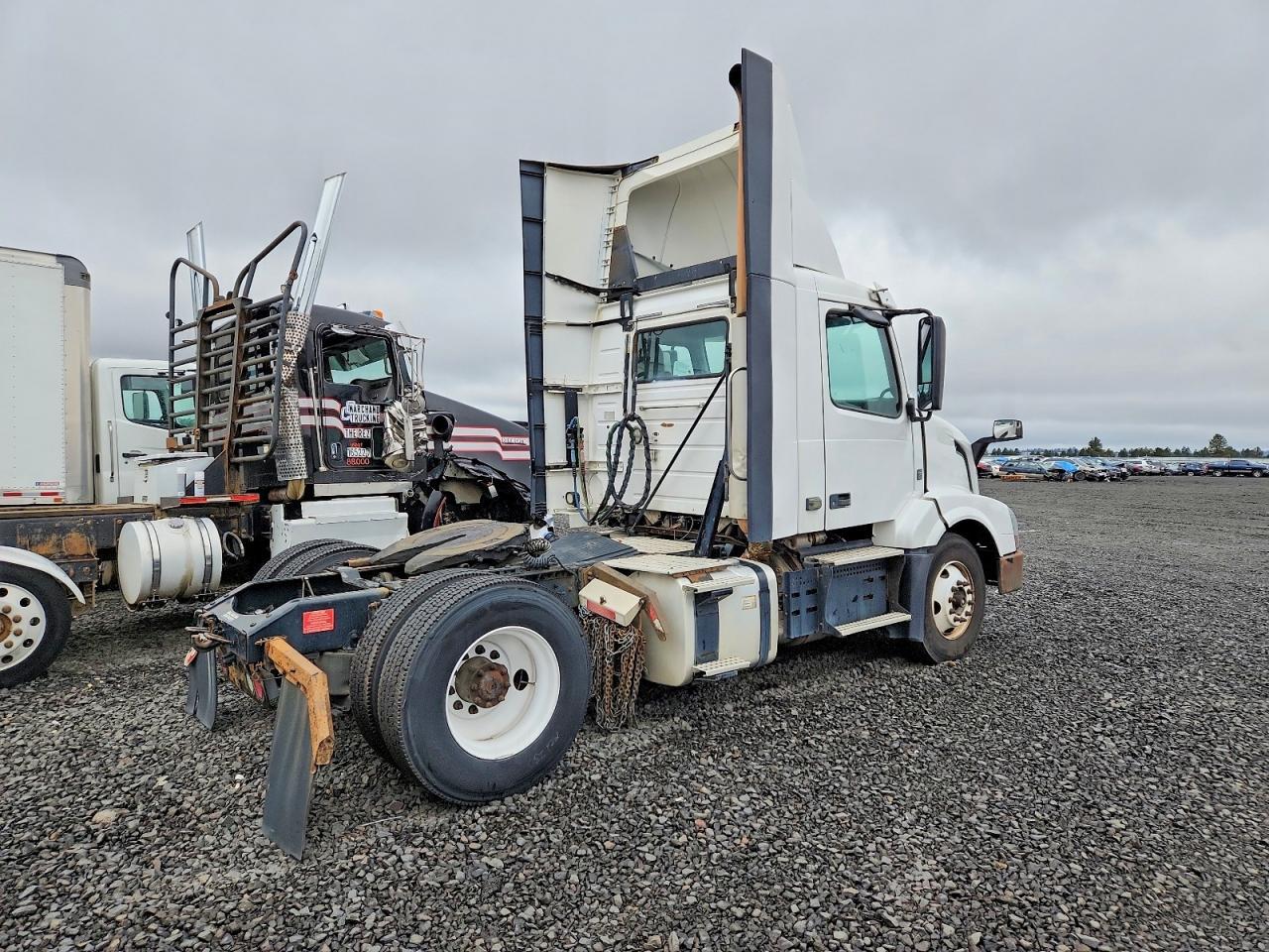 2018 Volvo VNL Semi Truck