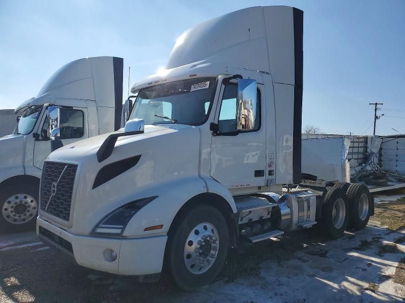 2020 Volvo VNR Semi Truck