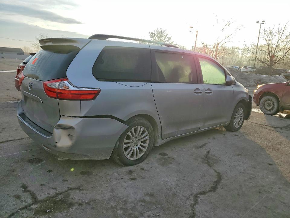 2015 Toyota Sienna xle
