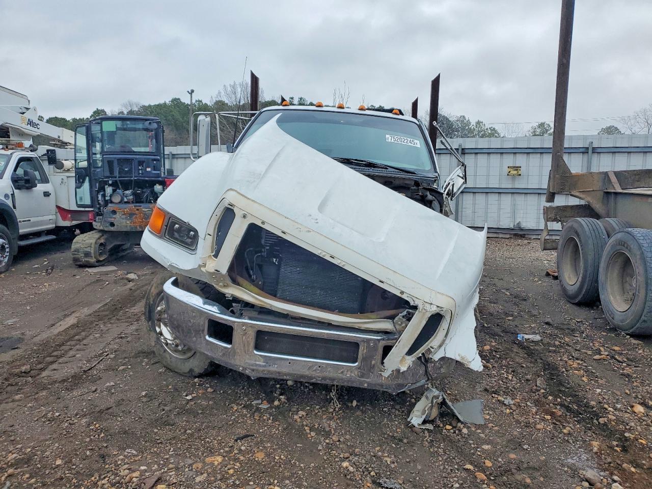 2006 Ford F650 Super Duty Flatbed Truck