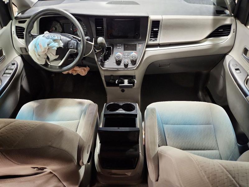 2015 Toyota Sienna le 8-passenger