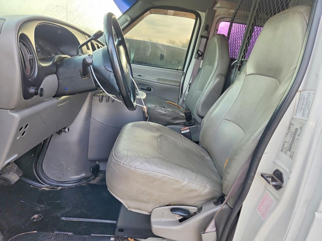 2001 Ford Econoline E150 van