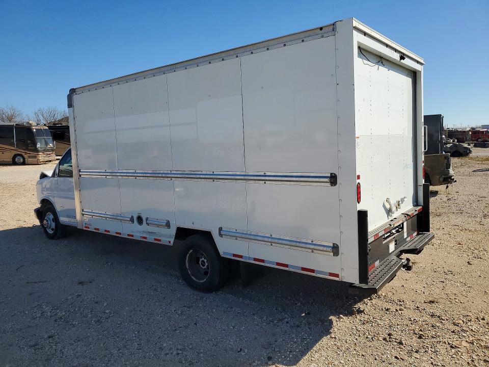 2022 GMC Savana BOX Truck