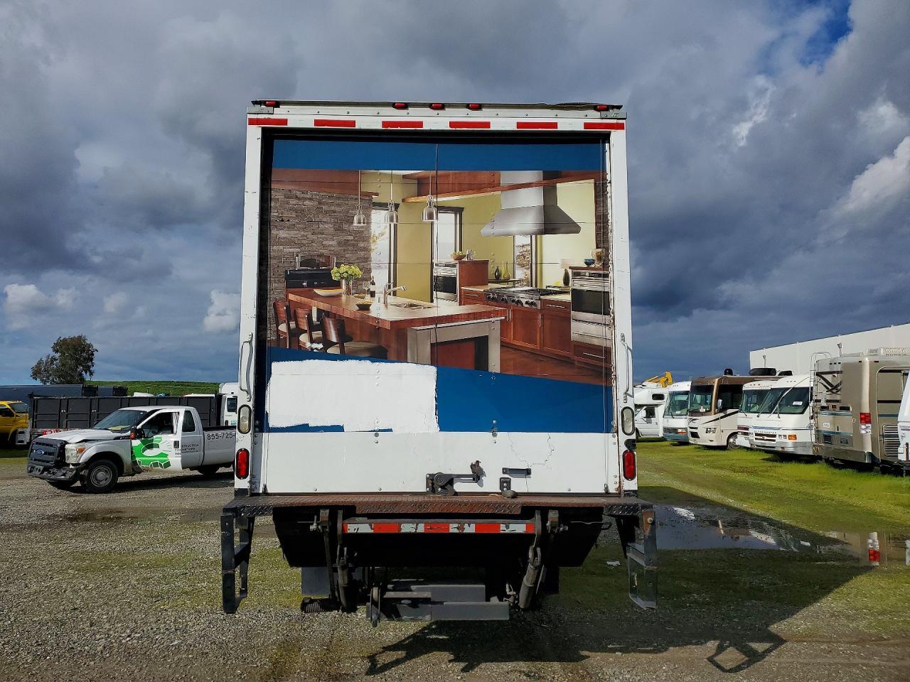2014 Freightliner Business Class M2 BOX Truck