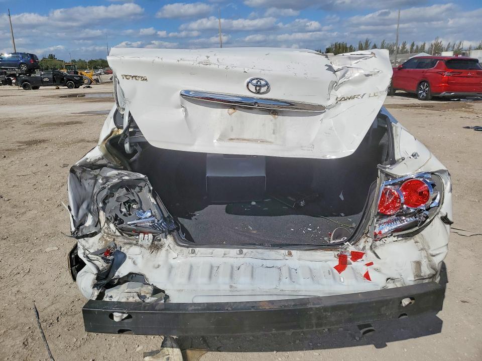 2005 Toyota Camry le