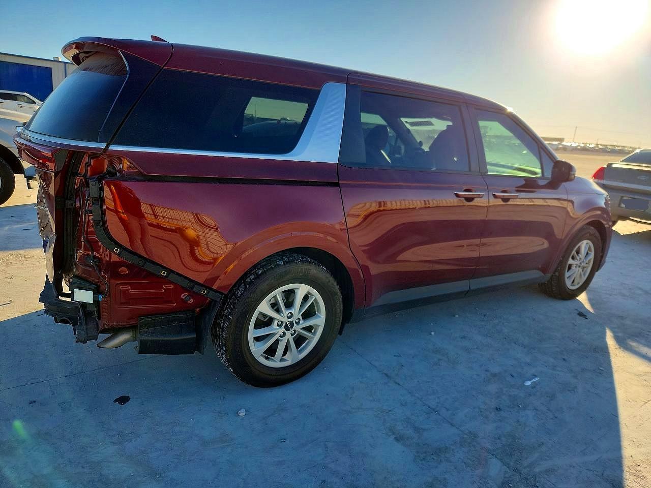 2022 KIA Carnival lx