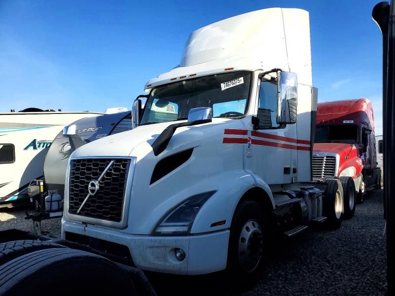 2020 Volvo VNR Semi Truck